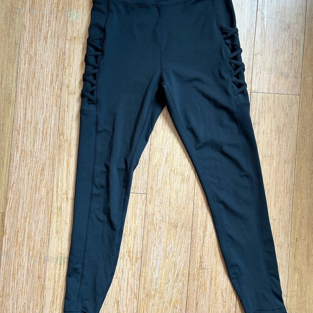 POP Fit Black Leggings with Elegant Lace